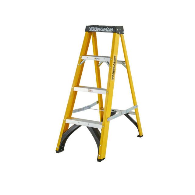 Youngman 4 Tread Fibreglass H/D Trade Stepladder S400 - Image 1