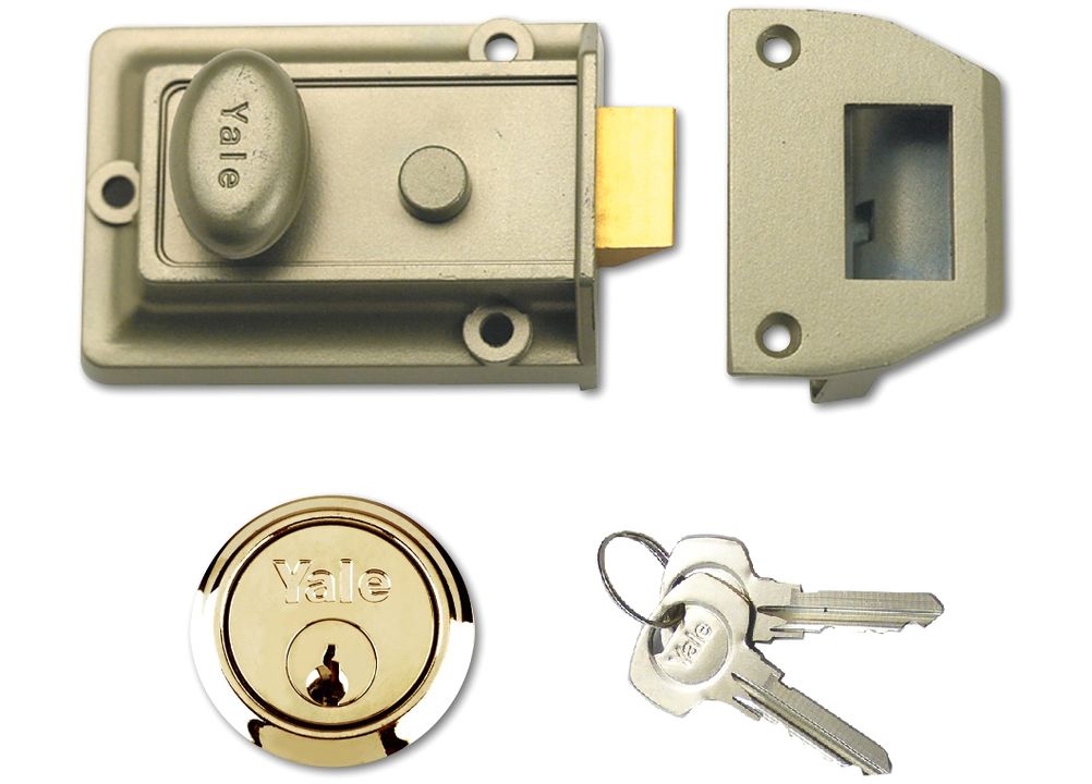P77 Traditional Nightlatch - Image 1